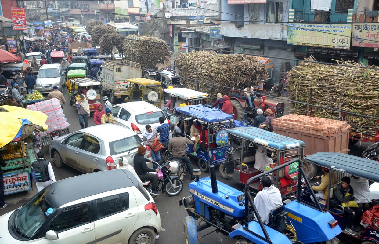City jammed due to vehicles loaded with sugarcane
