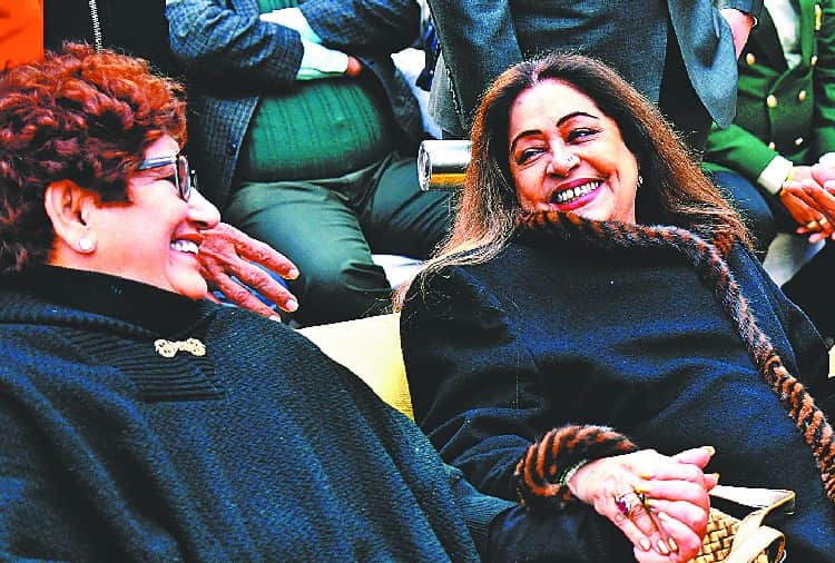 BJP MP Kirron Kher Dance with Mayor Rajbala in Lohri Celebration Function