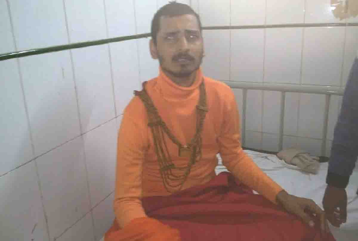 Mahant Arjundas of Balaji temple shot by two unknown youths, died on the spot