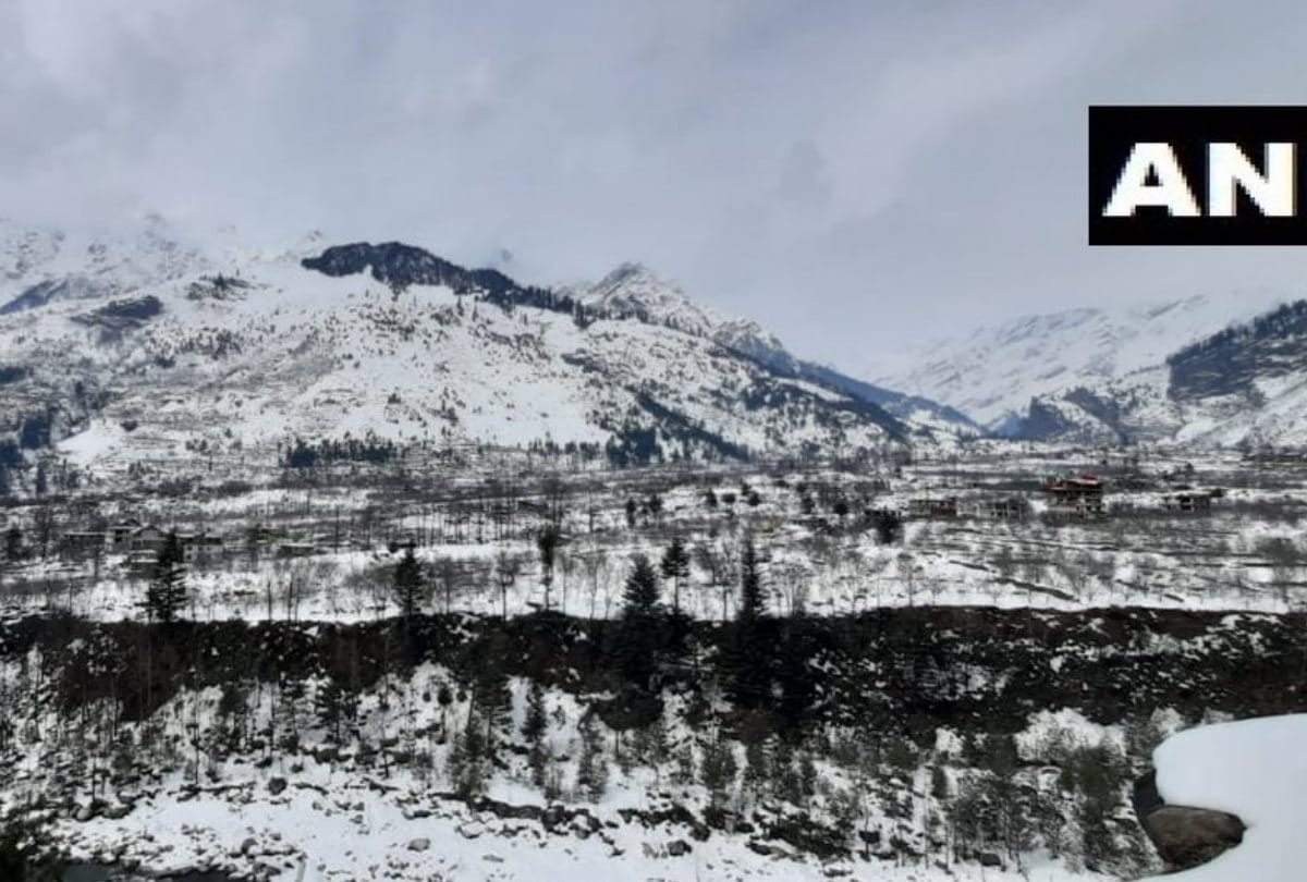 avalanche alert in himachal pradesh Palchan valley in Kullu covered with snow