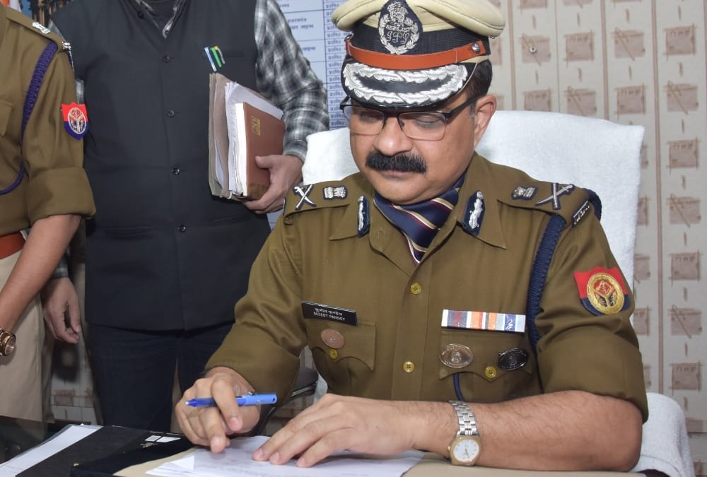 Search starts for office of Lucknow Police Commissioner and other officers.
