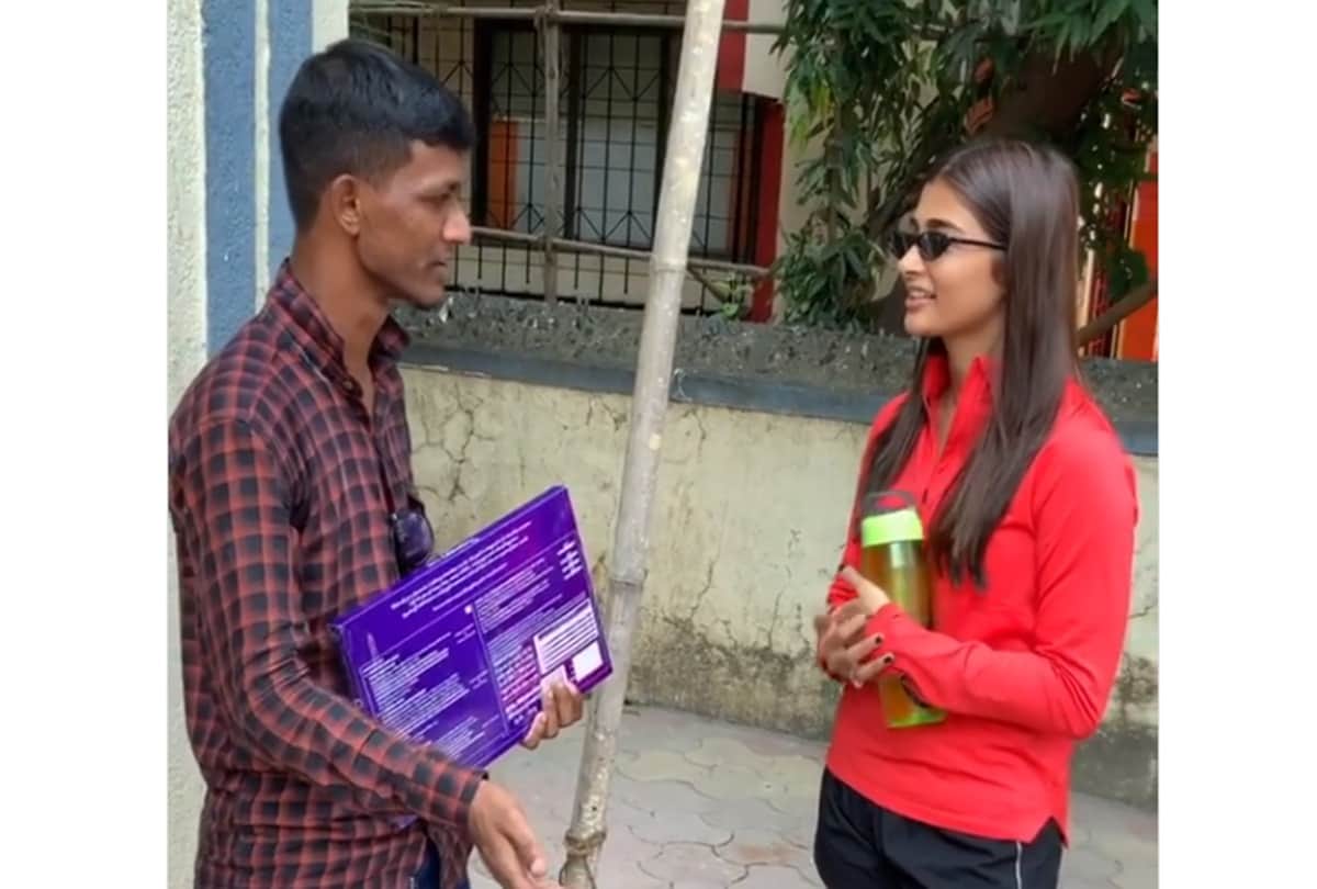 Pooja Hegde fan slept on the footpath for 5 days to meet her