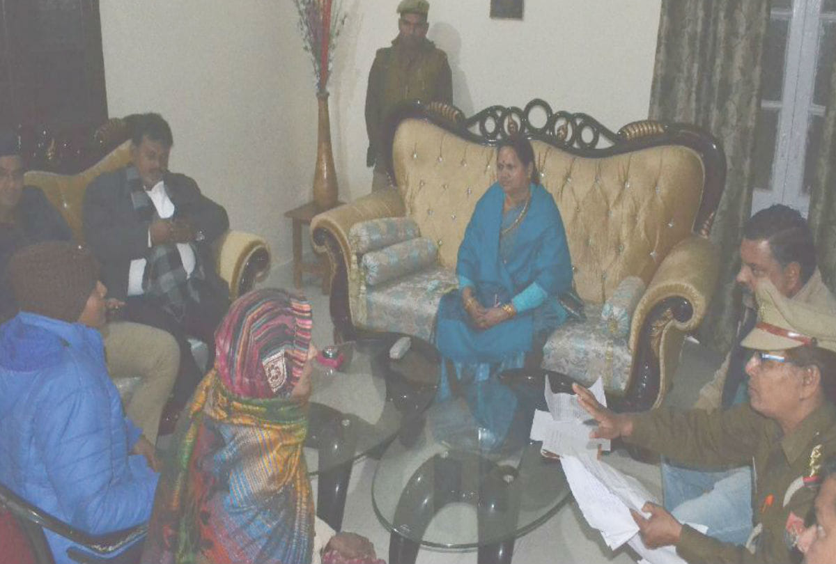 State Women Commission member listens to problems in Etah