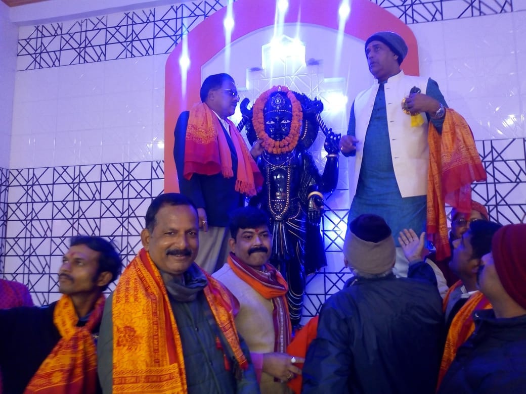 MP Ravi Kishan, city MLA Dr. Radha Mohan Das Aggarwal visit shani temple gorakhpur