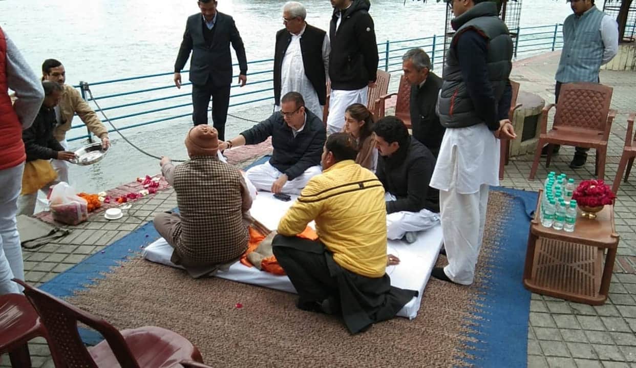 Navya Naveli And Abhishek Bachchan did Ritu Nanda Bone Immersion in Haridwar