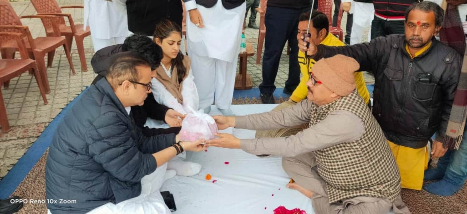 Navya Naveli And Abhishek Bachchan did Ritu Nanda Bone Immersion in Haridwar
