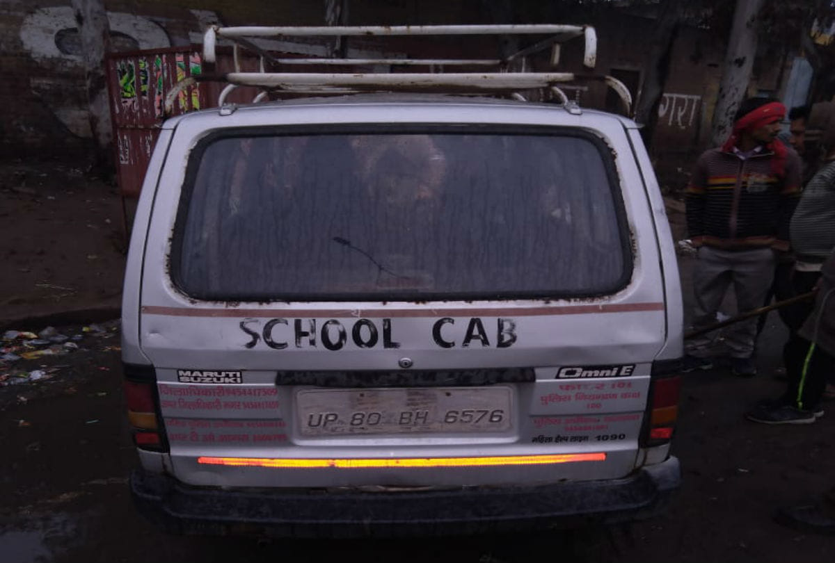 School van collided with bus on Agra-Aligarh highway