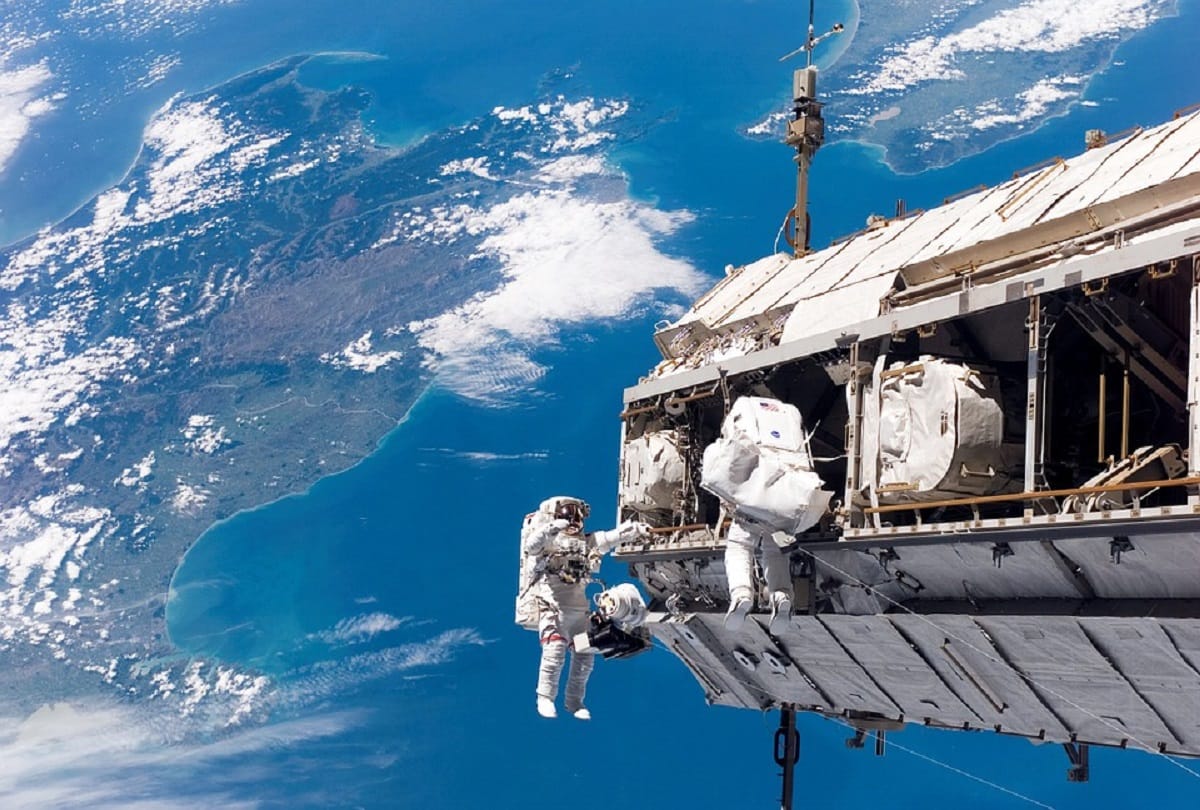 Two decades of man stay in International Space Center to be completed