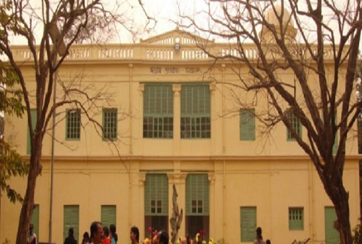 Attack on Visva Bharati University hostel in west bengal, two students injured