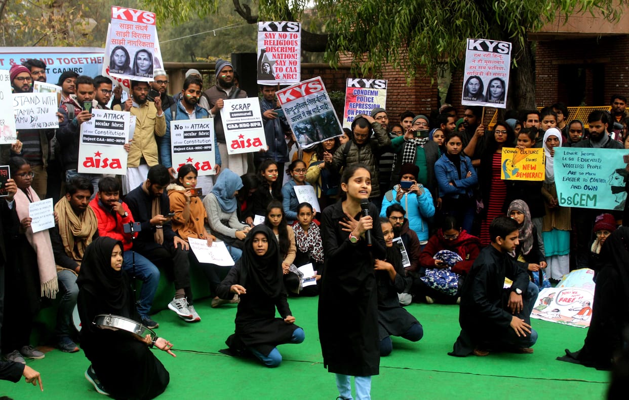 Daylong demonstration in DU with tricolor