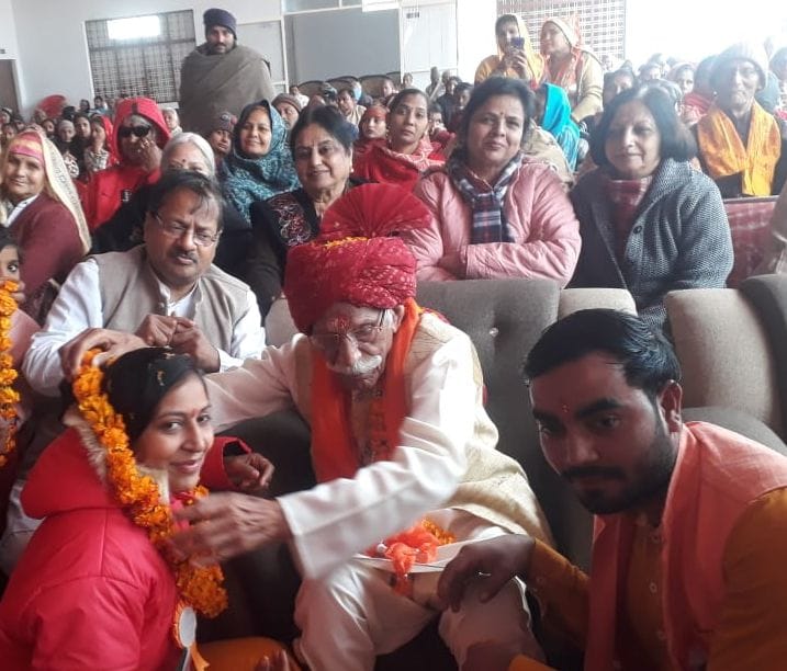 girl student put old sanskriti in fornt of , dharampal singh say