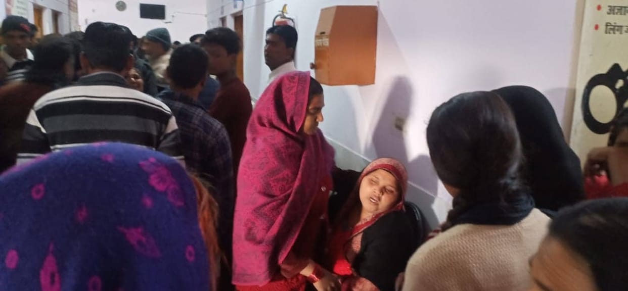 Truck Crushed girl head, girl died in sahaspur