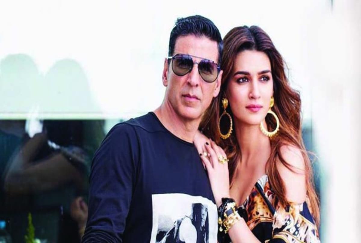 Akshay Kumar Movies With Younger Actresess Katrina Kaif Manushi Chhillar Kriti Sanon Kiara Advani