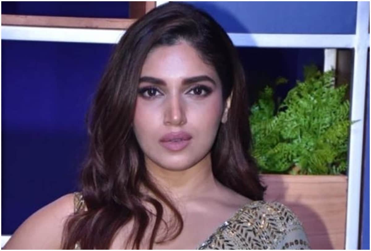 Bhumi Pednekar, Shahrukh Khan And Other Stars In Amazon Blue Carpet