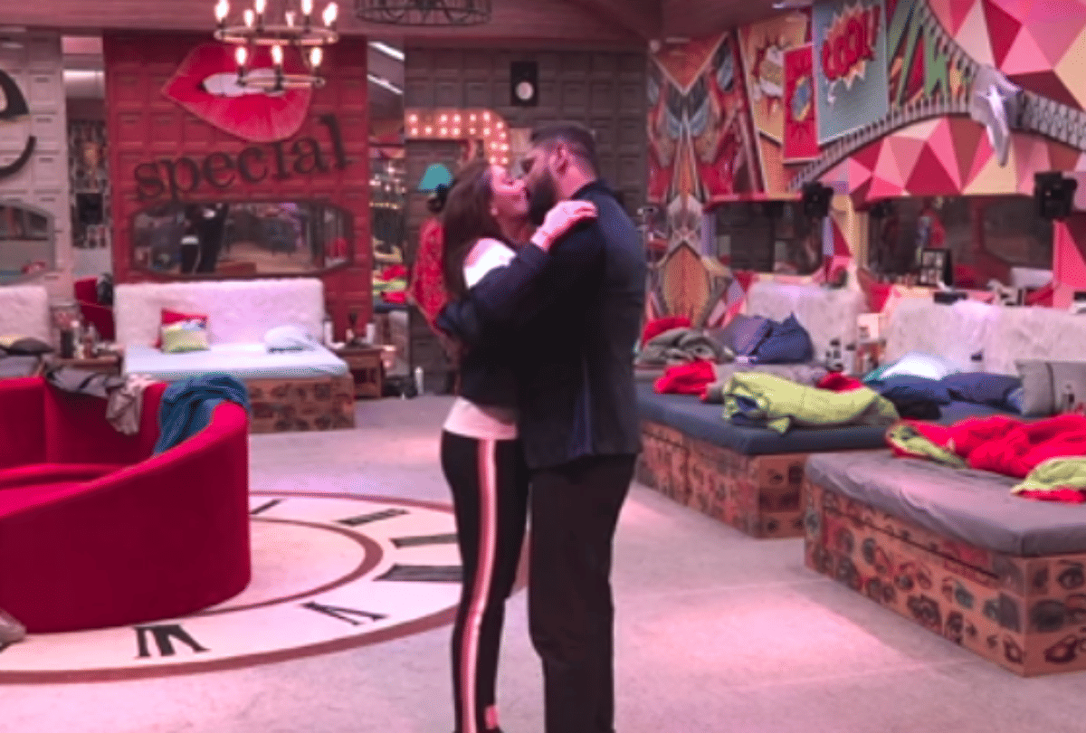 bigg boss 13 shefali jariwala kissed parag tyagi