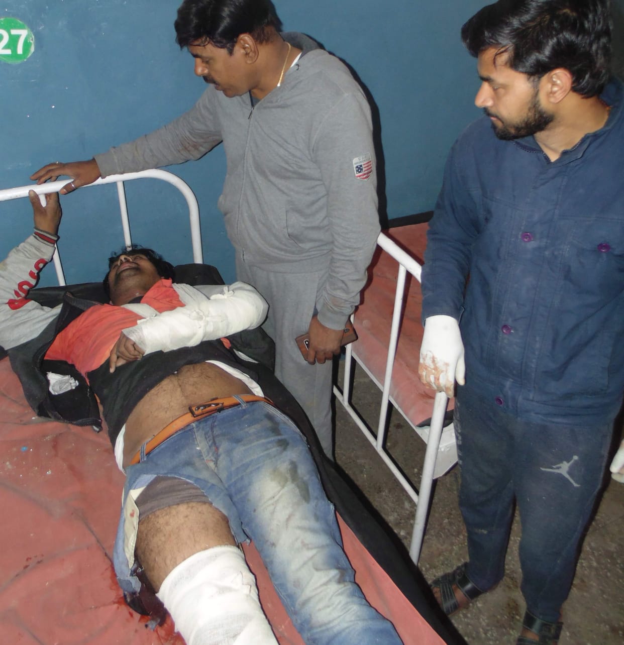bride death in road accident in chandausi bahajoi sambhal