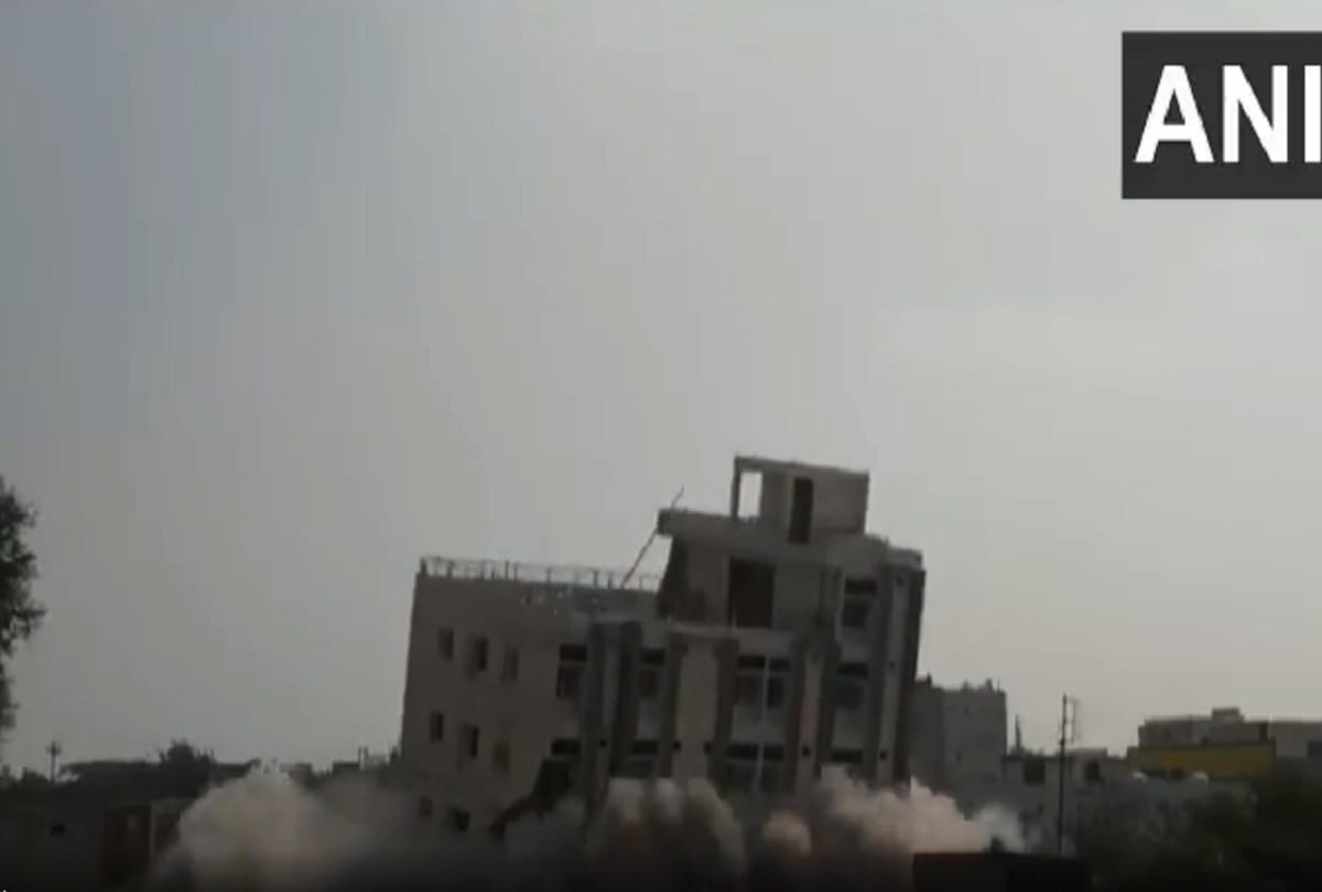 Indore municipal corporation Illegal four story building destroy by blast, watch video