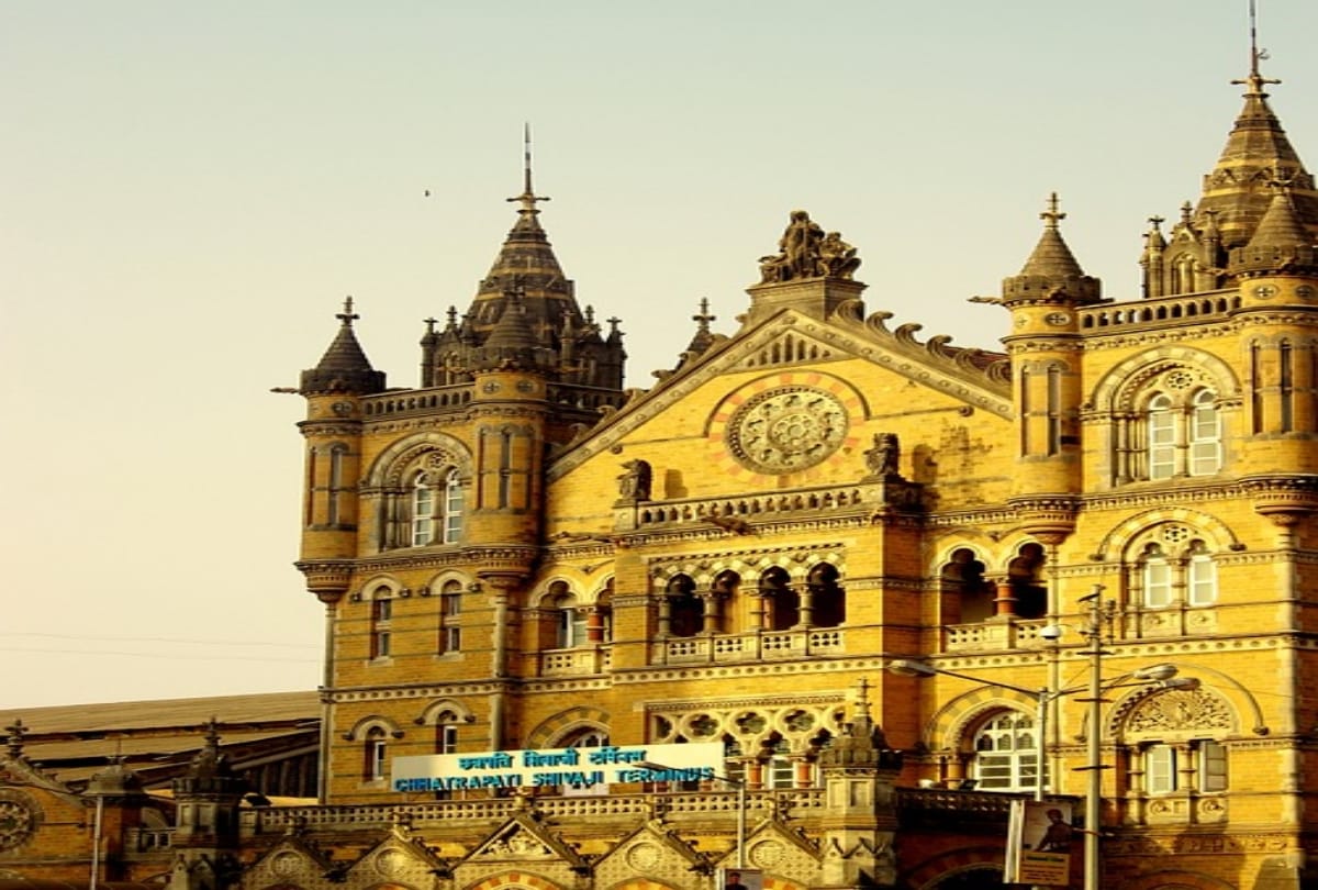 OMG IRCTC to launch Indian Railways first pod hotel at Mumbai know features retiring room