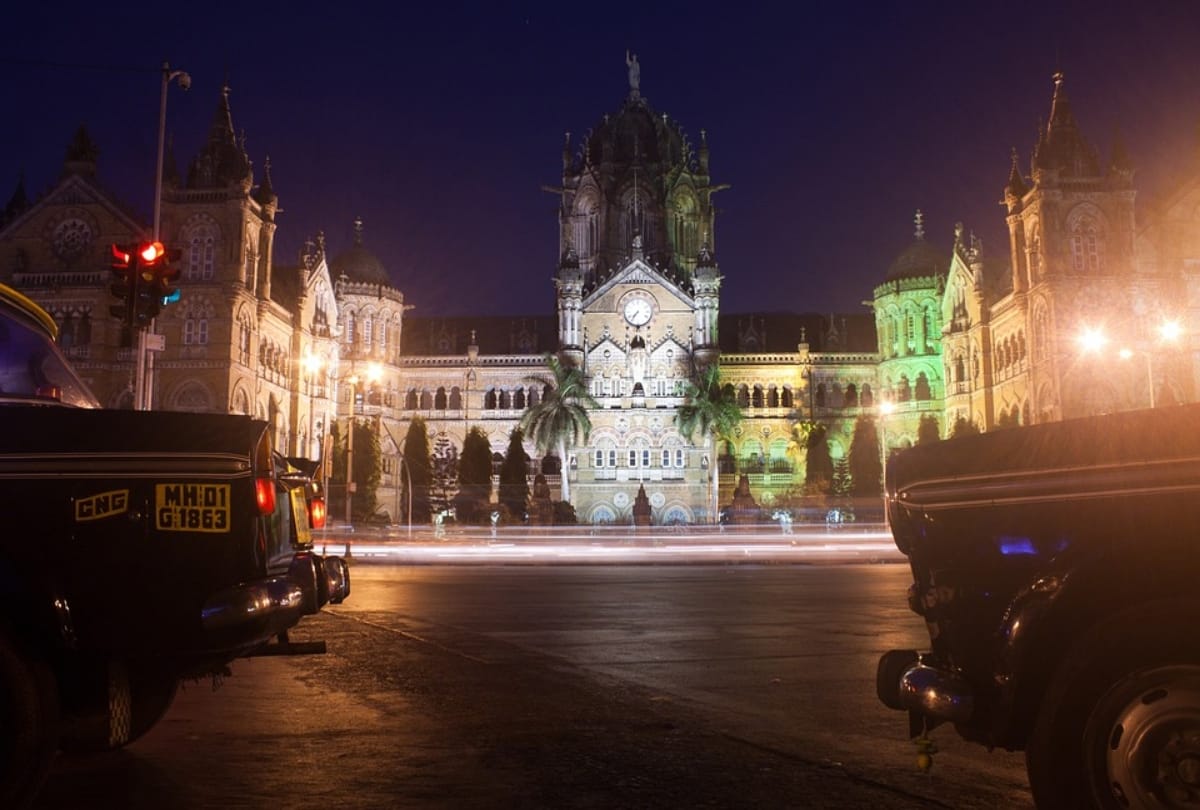 OMG IRCTC to launch Indian Railways first pod hotel at Mumbai know features retiring room