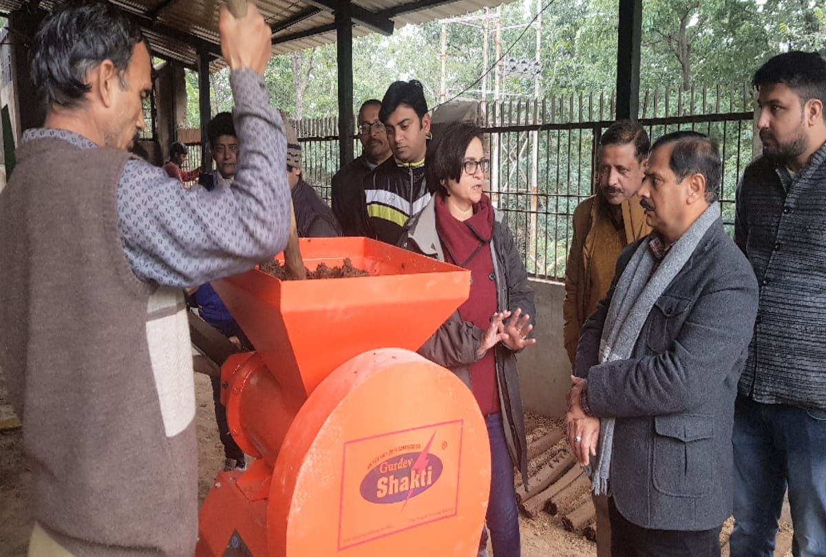 fire wood will be made of cow dung at Maa Balasundari Goshala sirmour, DC inaugurates machine