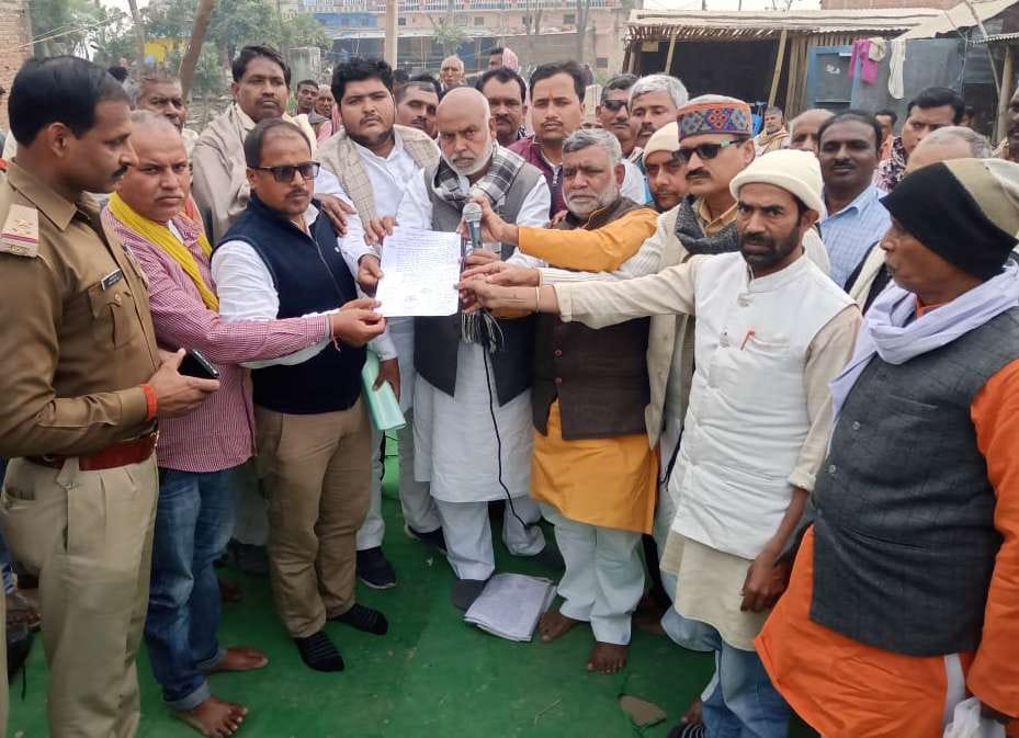 Katan victims staged a protest near Ramgarh Dhale
