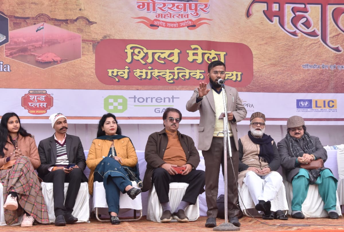 Kavi Sammelan on the last day of Shilp Mela organized under Gorakhpur Festival