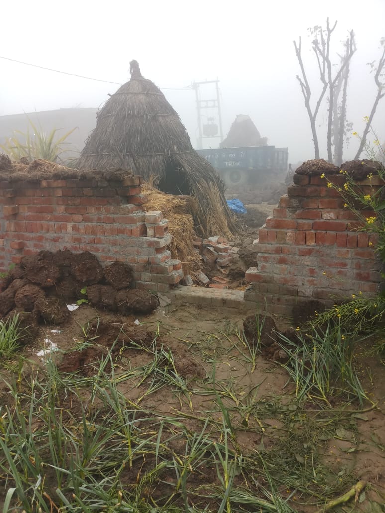 Theft broke the locks of the public service center near Kotwali