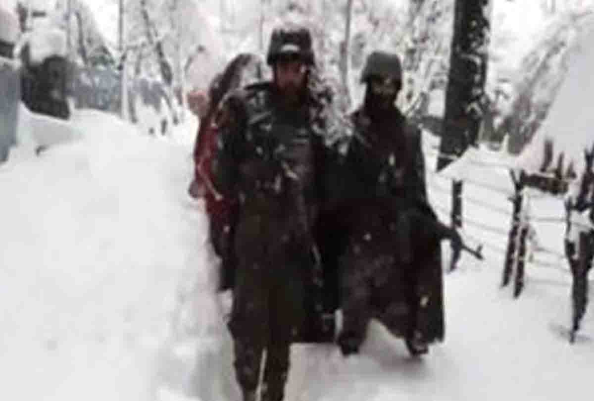 Army patrol walked 2 km in snow to reach old man who trapped in snowfall