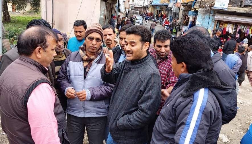 Villagers surround LONVI officials for protective work