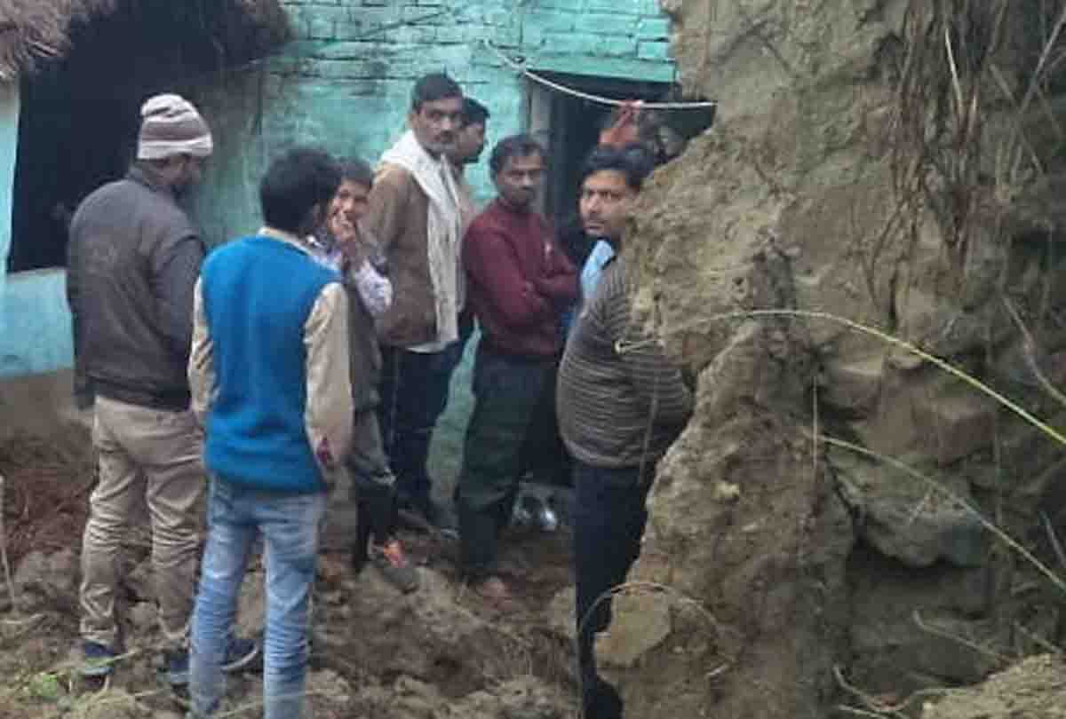 Three children died collapse the wall of the raw house