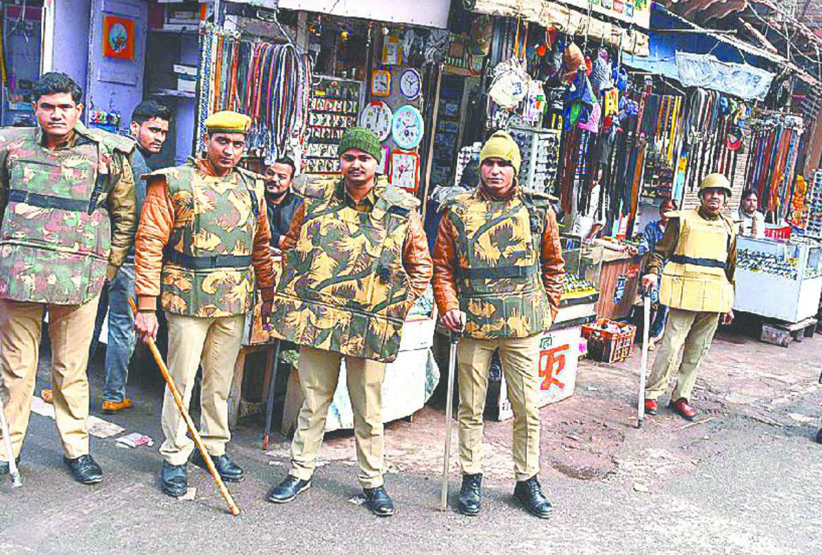 Prayer for peace in Zuma Ki Namaj After Violence in Firozabad