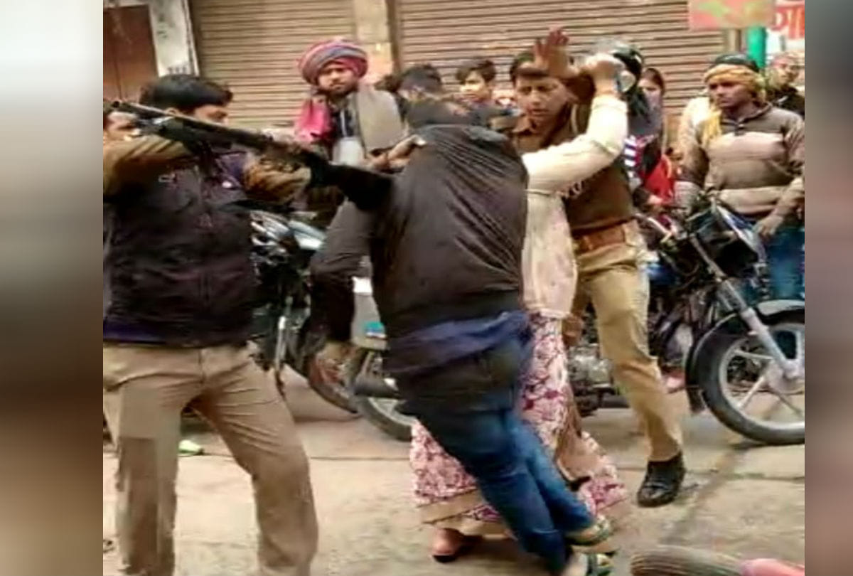 Dispute During Traffic Control Police Beat Advocate Son Crime News