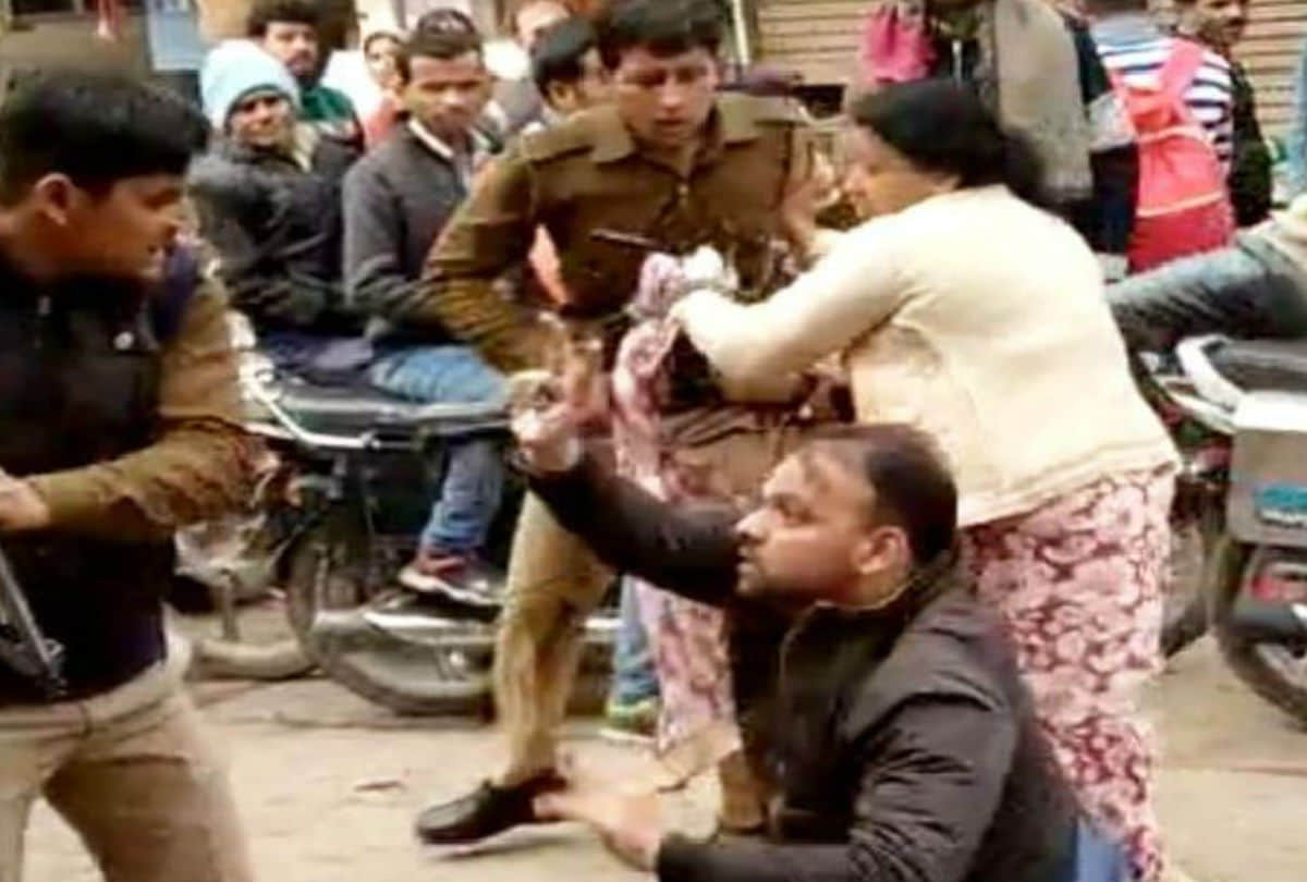 Dispute During Traffic Control Police Beat Advocate Son Crime News