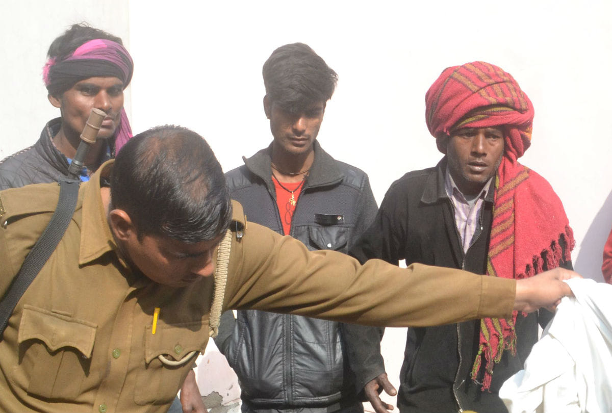 old man died in road accident in etah