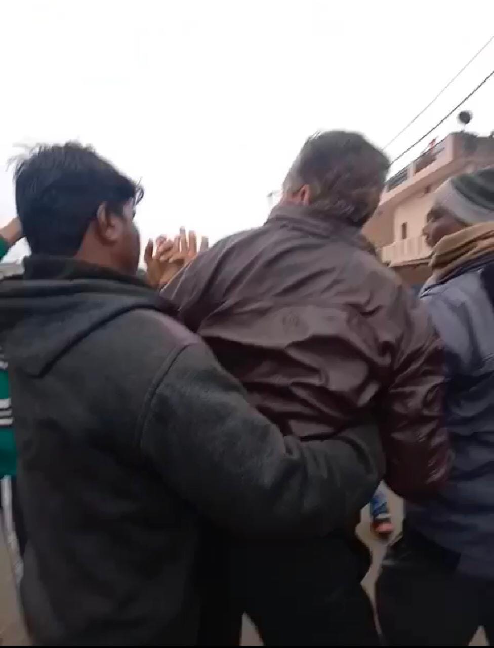 Villagers, XEN, SDO and JE raged after beating cables