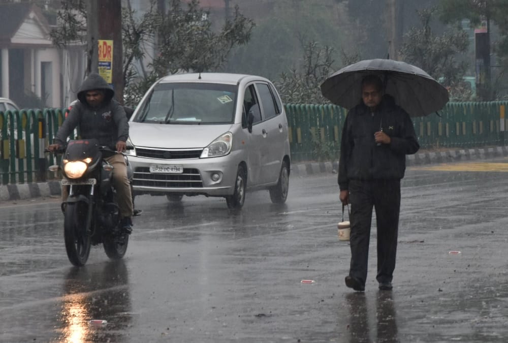 53 mm of rain in lucknow, maximum temperature recorded 15.8 degrees celsius