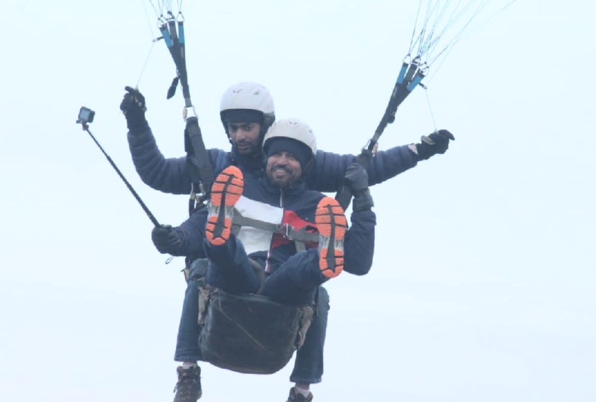 Cricketer Yusuf Pathan enjoys paragliding in Billings Valley kangra