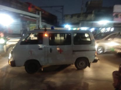 Ambulance stuck in the city, jammed due to route diversion on CM's tour in varanasi