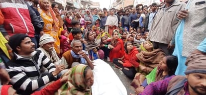 Businessmen boil due to businessman's killing, demonstrated in Bhadohi