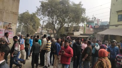 Businessmen boil due to businessman's killing, demonstrated in Bhadohi