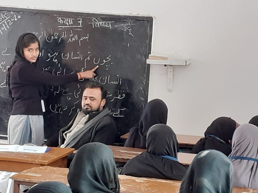 paradigm of Ganges-Jamuni Tehzeeb, Hindus studying Urdu, Muslims taking Sanskrit training in jaunpur