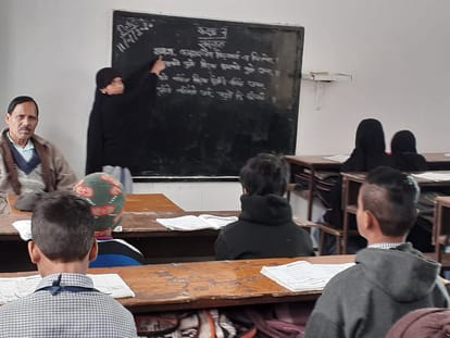 paradigm of Ganges-Jamuni Tehzeeb, Hindus studying Urdu, Muslims taking Sanskrit training in jaunpur