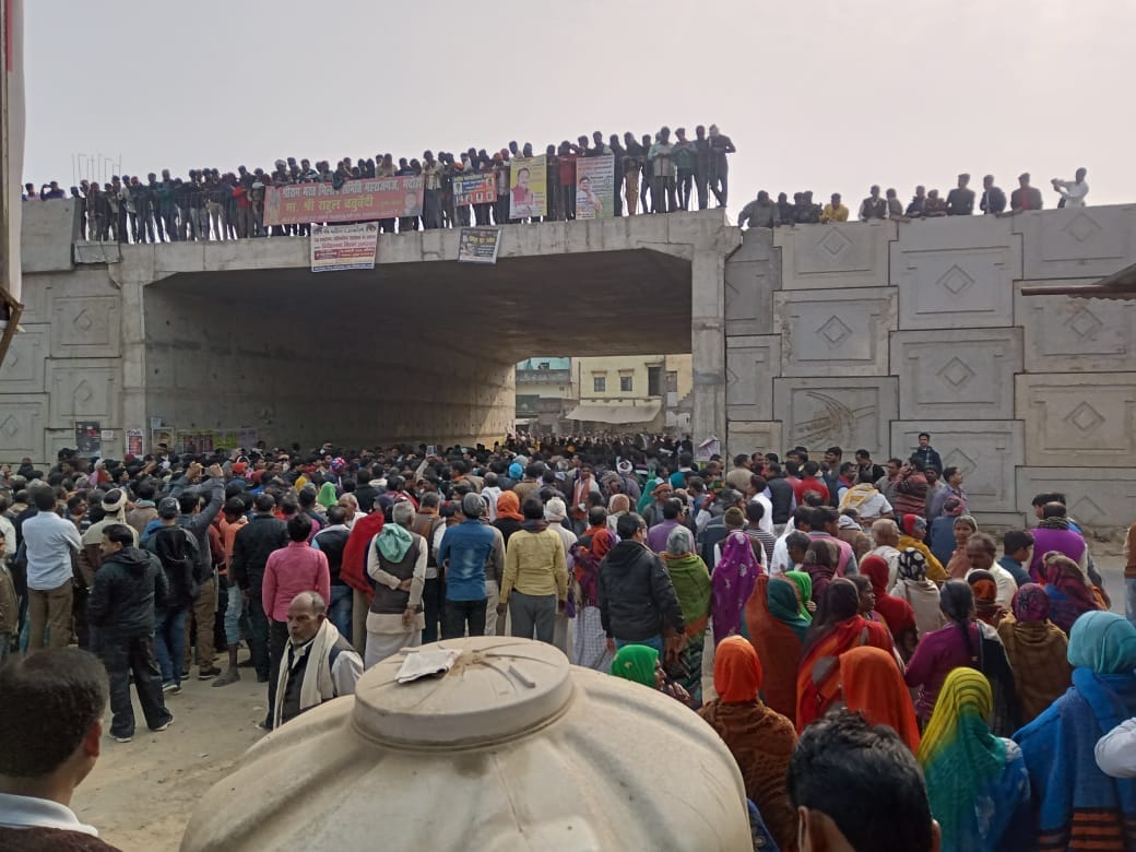 Businessmen boil due to businessman's killing, demonstrated in Bhadohi