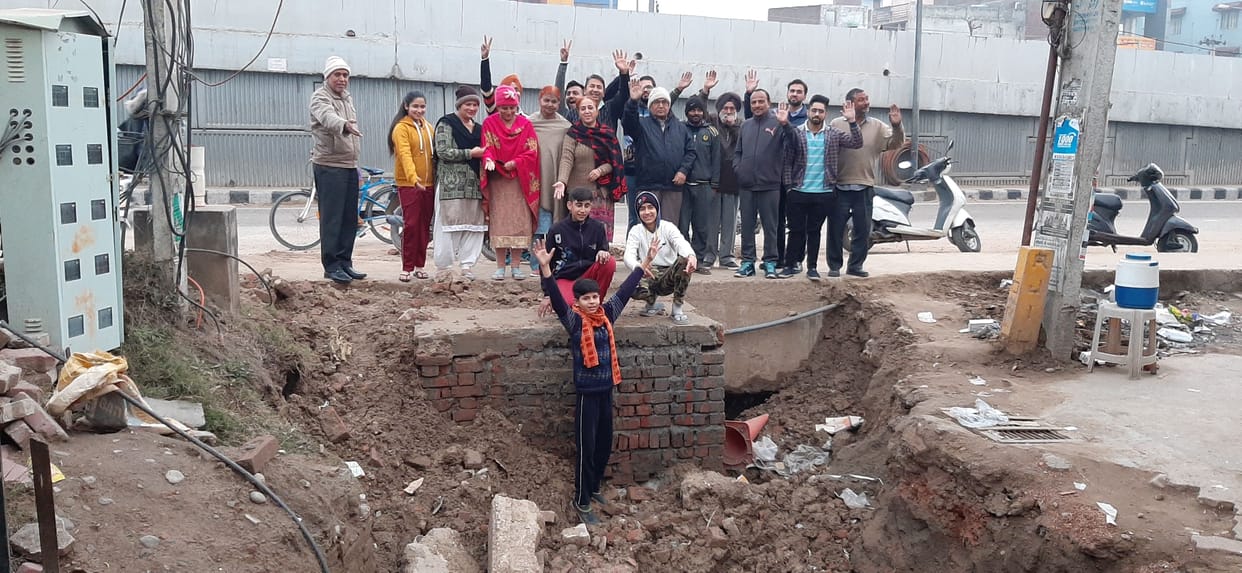 Dug pit to solve sewerage leakage become problem