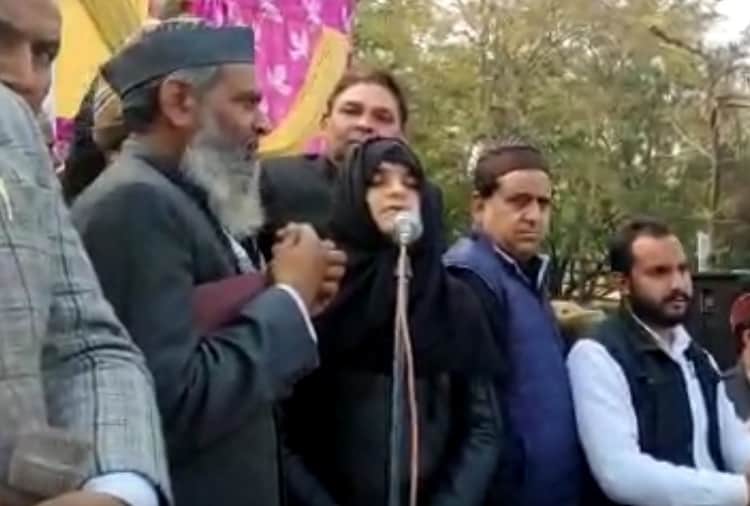 A girl of chandigarh give the message of Religious Brotherhood