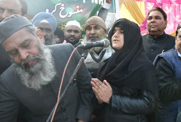 A girl of chandigarh give the message of Religious Brotherhood