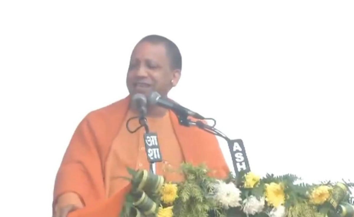 Smrti Irani cm yogi adityanath public meeting on caa in varanasi