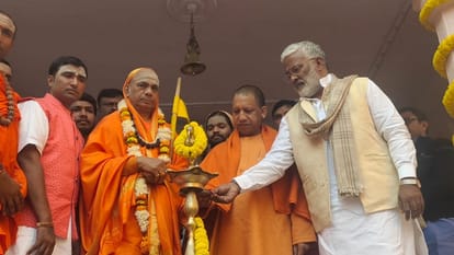 Smrti Irani cm yogi adityanath public meeting on caa in varanasi