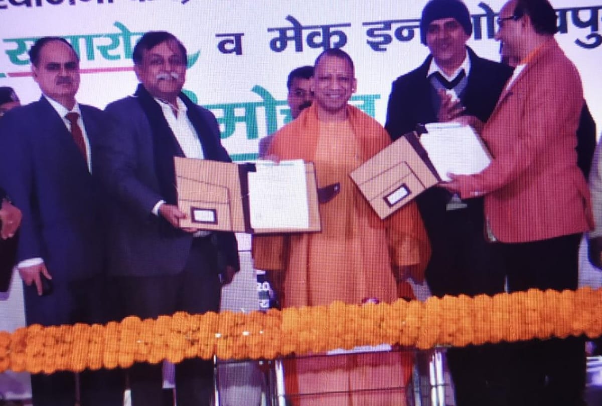 CM Yogi Adityanath honored farmers latest photos in gorakhpur