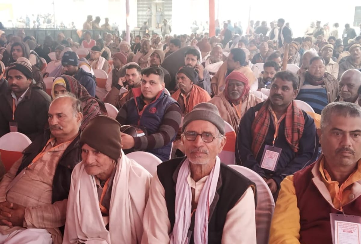 CM Yogi Adityanath honored farmers latest photos in gorakhpur